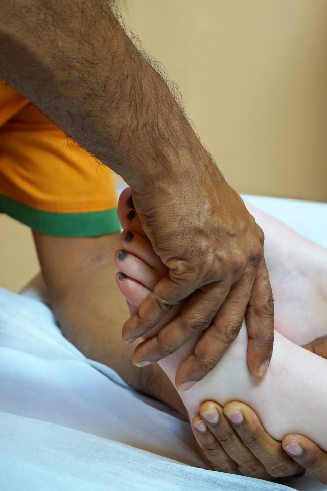 padaabhyanga foot massage ayurveda